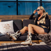 [Fell Natur] Ramona Fell Damen Clog Stiefel, farbe: Naturfell. stiefel, winterclog, winterclogs. damenstiefel clogs. damen fellschuhe bestellen, fellclogs, weisse fellstiefel mit holzschuhe, holzclogs fell kaufen.