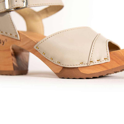 [Creme] Yara Damen Clog Sandalette mit biegsamer nachhaltiger holzsohle, der bestseller, farbe: creme, holzclogs woody, woody schuhe, woody shoes, handgemachte holzschuhe aus österreich, kärnten, blumenfeld