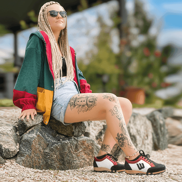 [Nero-Rosso] Abby Damen Clog Sneaker mit biegsamer nachhaltiger holzsohle, farbe: nero-rosso (schwarz-rot-weiss), holzclogs woody, woody schuhe, woody shoes, handgemachte holzschuhe aus österreich, kärnten