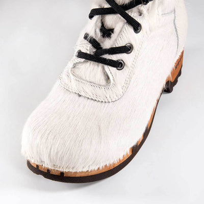 [Weiss Fell] Rosanna Fell Damen Clog Stiefel weiss. stiefel, winterclog, winterclogs. damenstiefel clogs weiss. damen fellschuhe bestellen, fellclogs, weisse fellstiefel mit holzschuhe, holzclogs fell weiss kaufen.
