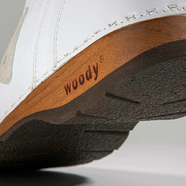 [Weiss-Hielo] Wayne Herren Clog Sneaker, woody holzschuhe. herren clogs, flexible, biegsame holzsohle. holzclogs, sneaker clogs herren, männer clogs mit fussbett. woody leder clogs herren. holzclogs, holzschuhe bestellen. farbe: weiss-hielo