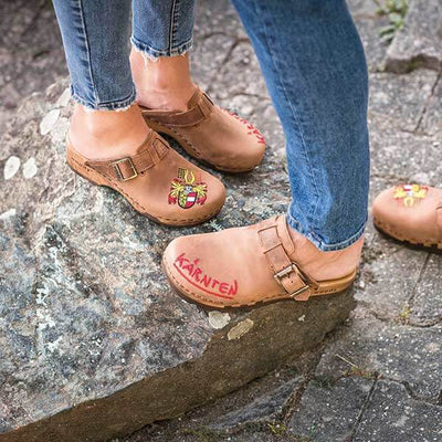 [Tabacco] Manu Kärnten Damen Clog mit stick und biegsamer nachhaltiger holzsohle, der bestseller, farbe: tabacco-braun, holzclogs woody, woody schuhe, woody shoes, handgemachte holzschuhe aus österreich, kärnten