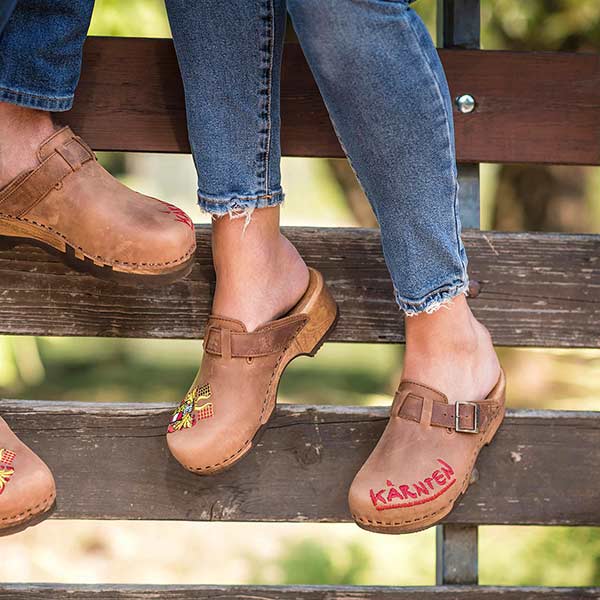 [Tabacco] Manu Kärnten Damen Clog mit stick und biegsamer nachhaltiger holzsohle, der bestseller, farbe: tabacco-braun, holzclogs woody, woody schuhe, woody shoes, handgemachte holzschuhe aus österreich, kärnten