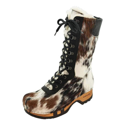 [Natur Fell] Rosanna Fell Damen Clog Stiefel von woody Schuhe. Damen Stiefel mit hohem Schaft bestellen. Holzclog Stiefel. Holzstiefel. Stiefel für Damen handgemacht. Handgemachte Stiefel kaufen. - farbe natur fell. Kuhfellstiefel woody. kuhfell clogs