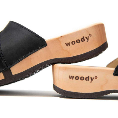 [Nero-Schwarz] Lucy Damen Clog Pantolette, farbe: nero-schwarz, clogs pantoletten damen mit biegsamer nachhaltiger weidenholzsohle, holzclogs woody, woody schuhe, woody shoes, handgemachte holzschuhe aus österreich, kärnten
