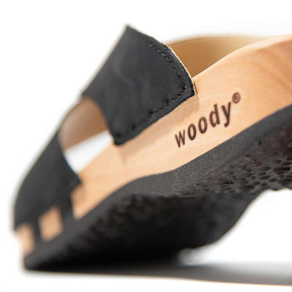 [Nero] Mila Damen Clog Pantolette mit biegsamer nachhaltiger weidenholzsohle, holzclogs woody, woody schuhe, woody shoes, handgemachte holzschuhe aus österreich, kärnten, farbe: nero (schwarz)